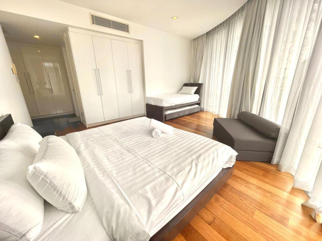 Appartamento 1 Min To Klcc Twin Tower Kuala Lumpur Esterno foto