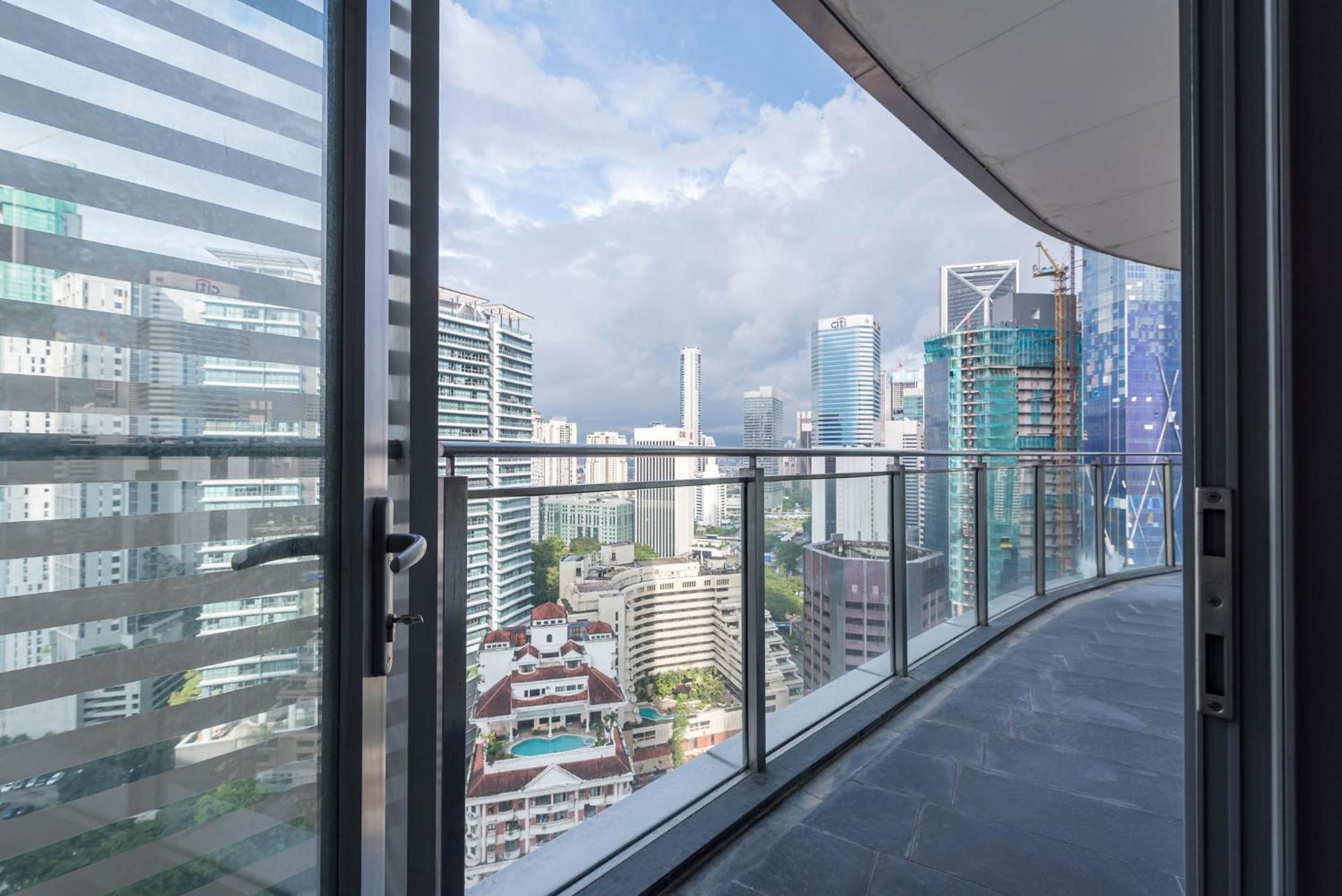 Appartamento 1 Min To Klcc Twin Tower Kuala Lumpur Esterno foto