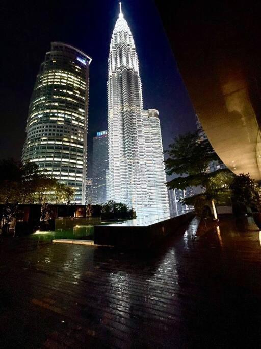 Appartamento 1 Min To Klcc Twin Tower Kuala Lumpur Esterno foto