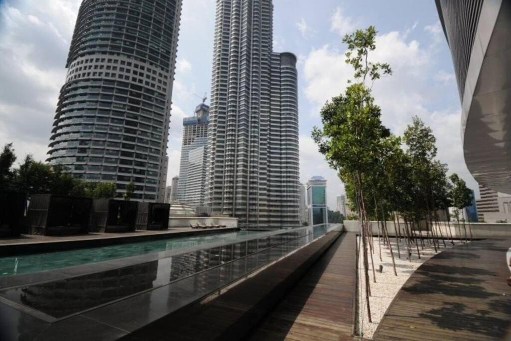 Appartamento 1 Min To Klcc Twin Tower Kuala Lumpur Esterno foto