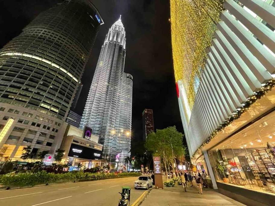Appartamento 1 Min To Klcc Twin Tower Kuala Lumpur Esterno foto